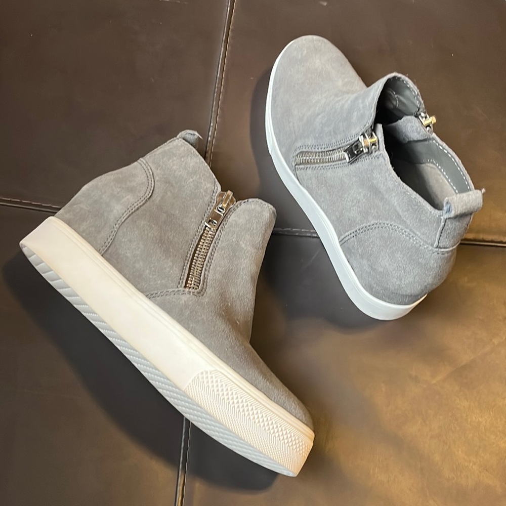 Steve Madden Size 7 Gray Lifted Sole Bootie/Sneakers